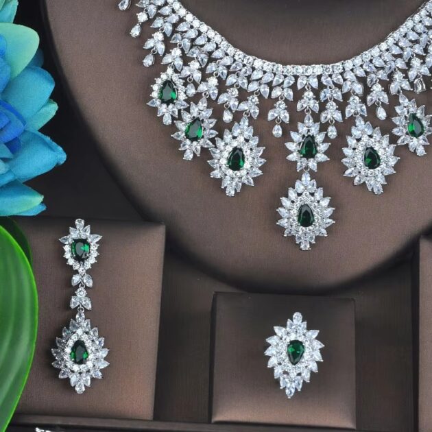 Artania Valentina Emerald Crystal Bridal Set - Image 3
