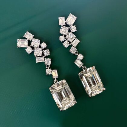 Artania Timeless Emerald Diamond Earrings